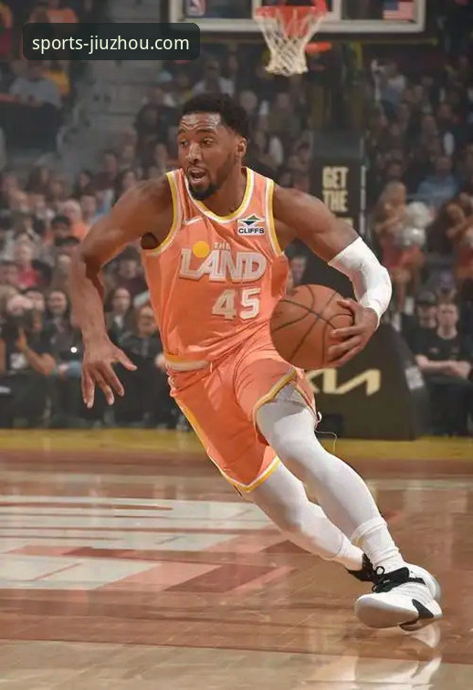 米切尔42分 vs 班凯罗36分：一场对攻大战，也是新手了解体育直播的绝佳案例